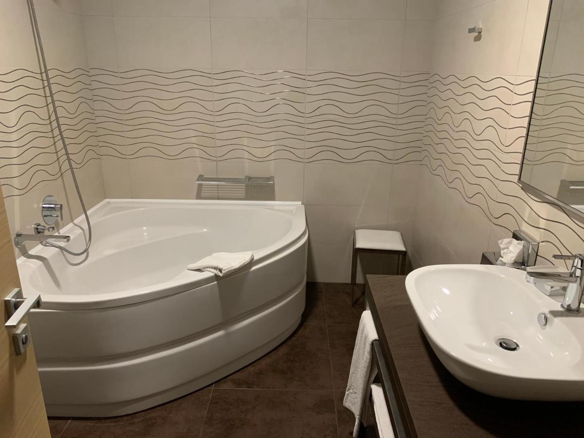 Turin Airport Hotel & Residence San Francesco al Campo Dış mekan fotoğraf